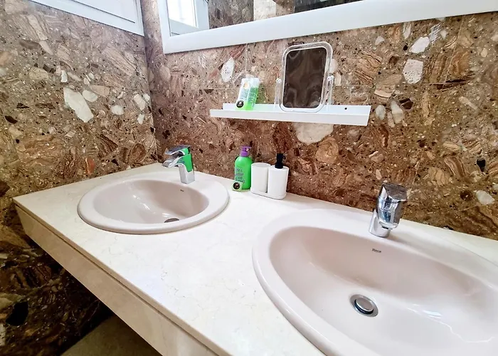 Luxury Coral First Line Of The Sea Daire